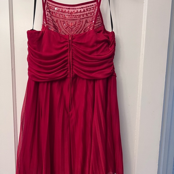 Red cocktail dress with beaded bodice, built in bra. Pleated skirt - Worn once! - Picture 2 of 5